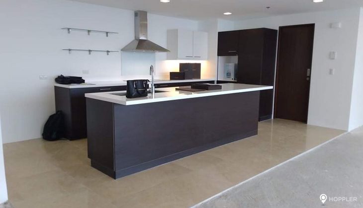                                     4 Bedroom
                                 4 Bedroom Condominium Unit in The Suites at One Bonifacio High Street big photo 11