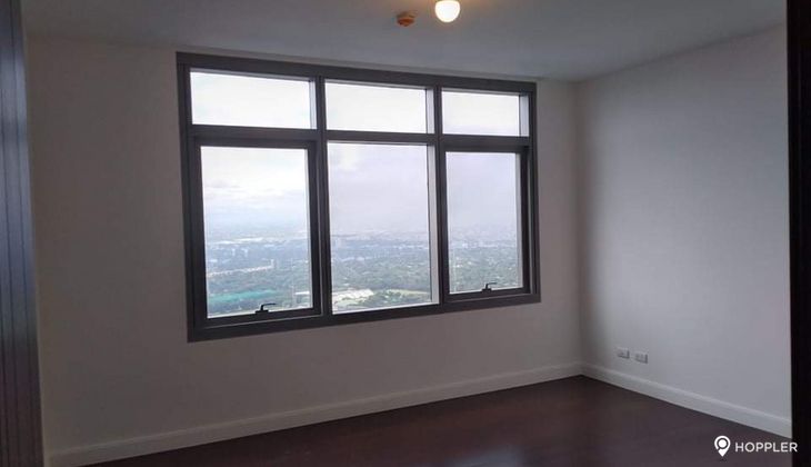                                     4 Bedroom
                                 4 Bedroom Condominium Unit in The Suites at One Bonifacio High Street big photo 2