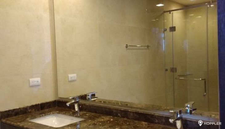                                     4 Bedroom
                                 4 Bedroom Condominium Unit in The Suites at One Bonifacio High Street big photo 3