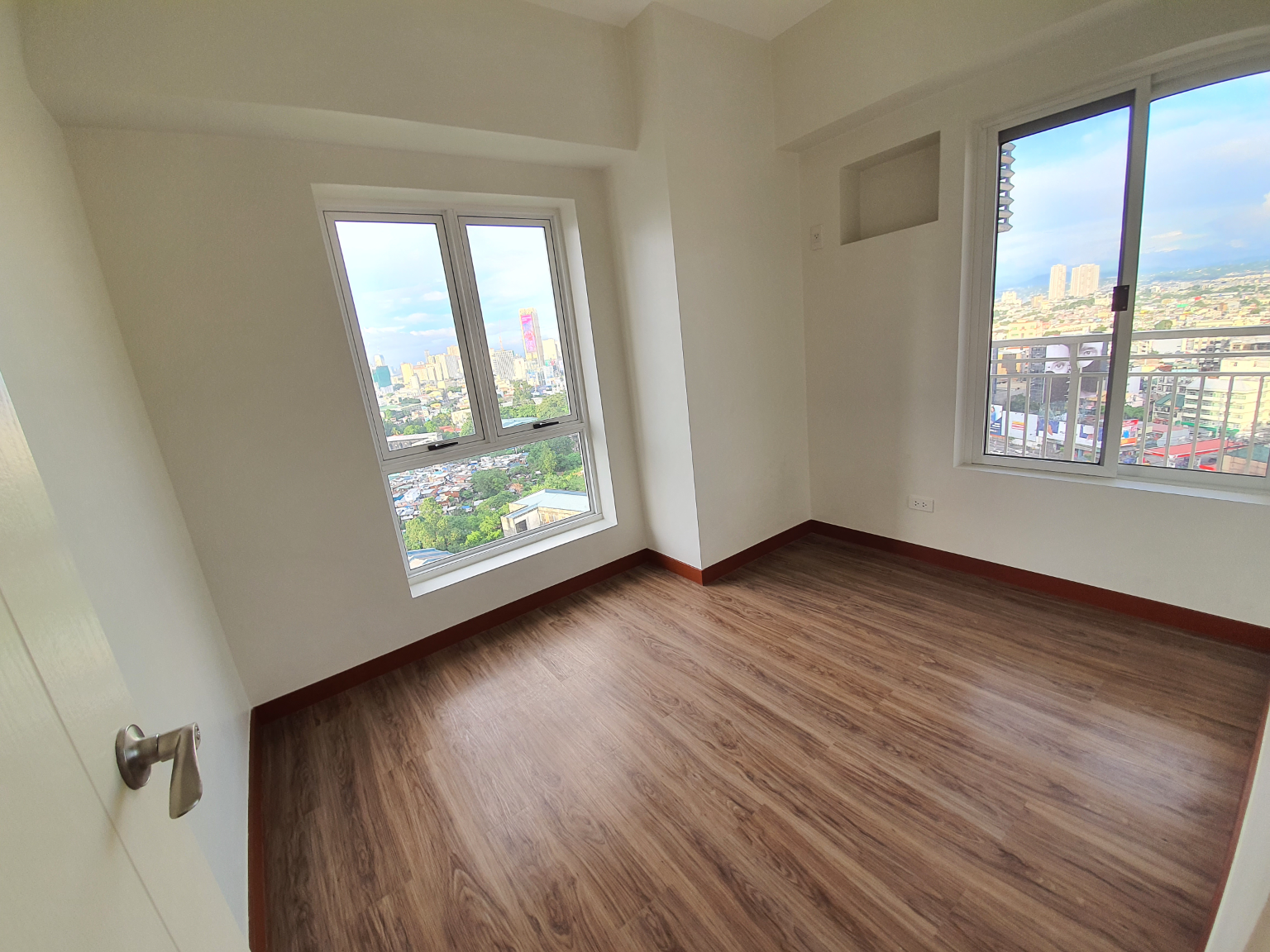                                     3 Bedroom
                                 3 Bedroom Condominium Unit in Brio Tower big photo 25