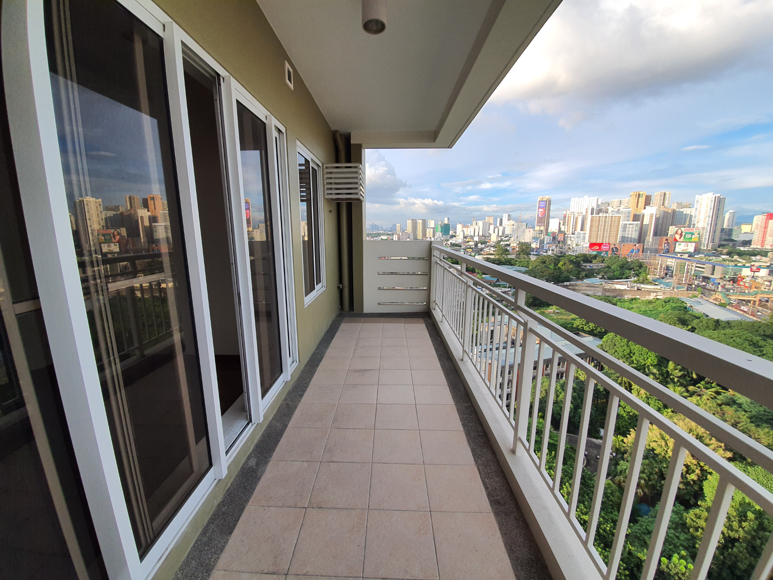                                     3 Bedroom
                                 3 Bedroom Condominium Unit in Brio Tower big photo 18