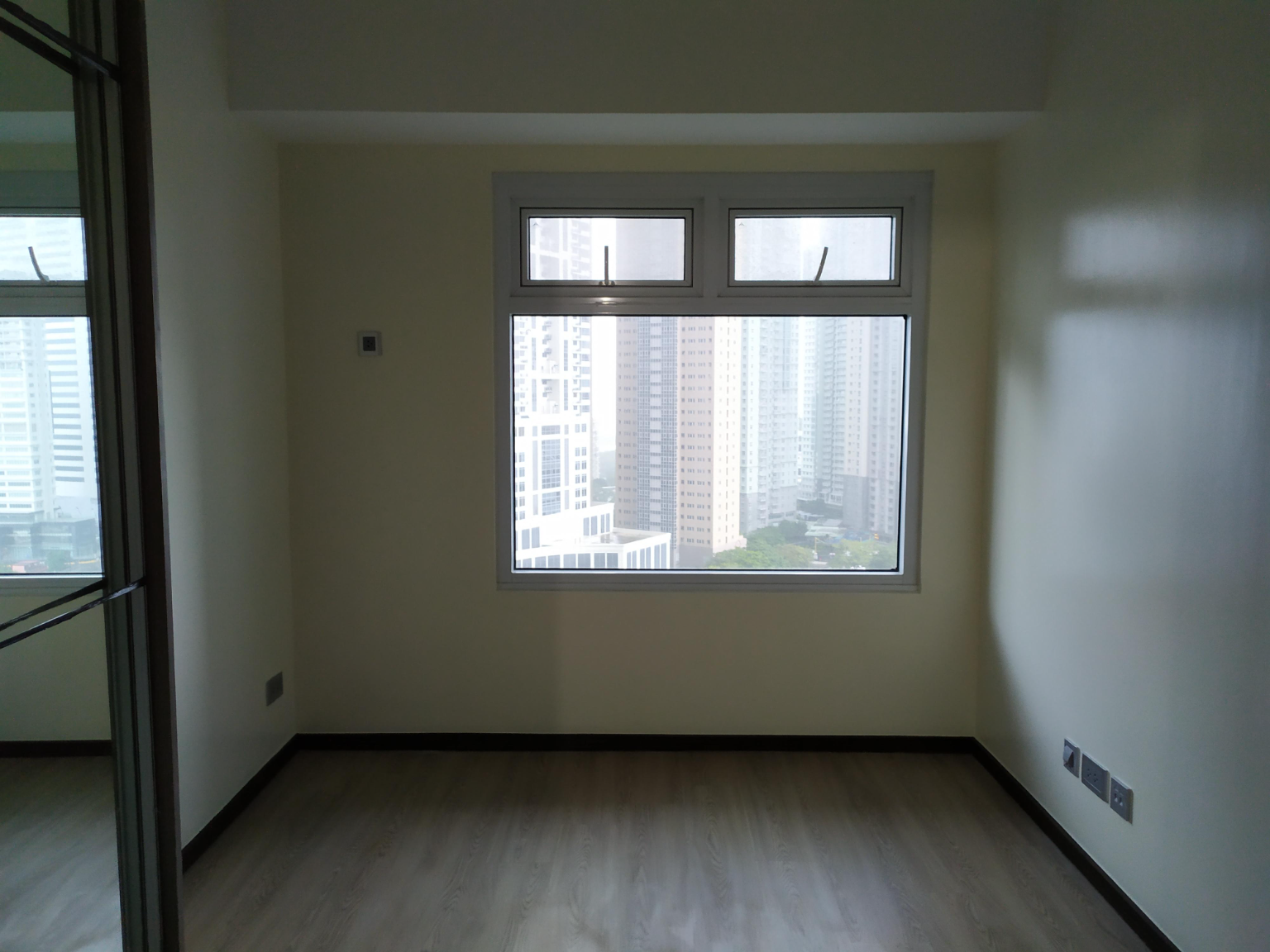                                     1 Bedroom
                                 1 Bedroom Condominium Unit in The Trion Towers big photo 8