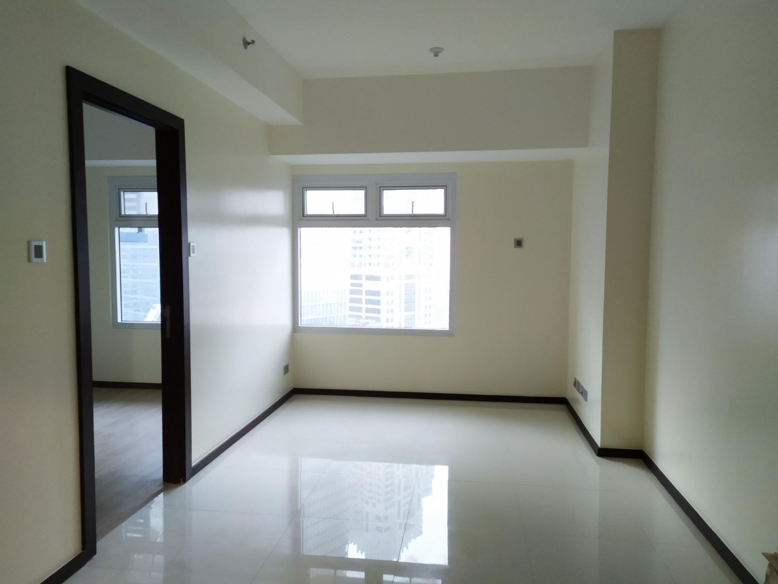                                     1 Bedroom
                                 1 Bedroom Condominium Unit in The Trion Towers big photo 1