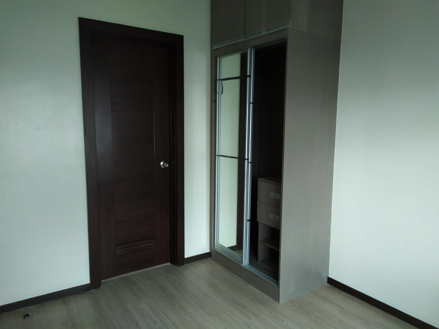                                     1 Bedroom
                                 1 Bedroom Condominium Unit in The Trion Towers big photo 7