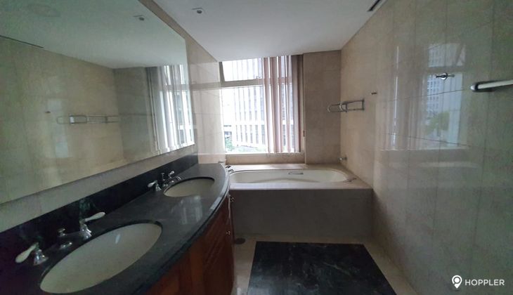                                     3 Bedroom
                                 3 Bedroom Condominium Unit in One Roxas Triangle big photo 11