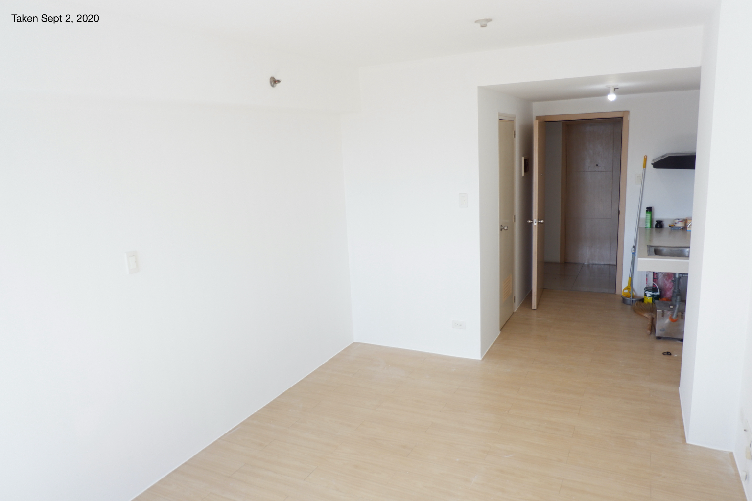                                     1 Bedroom
                                 0 Bedroom Condominium Unit in South Triangle big photo 6