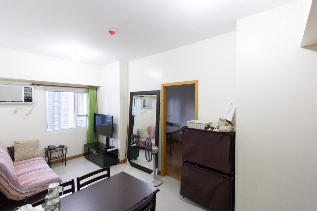                                     2 Bedroom
                                 2 Bedroom Condominium Unit in The Trion Towers big photo 2