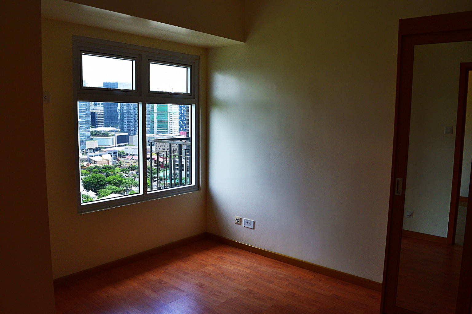                                     1 Bedroom
                                 1 Bedroom Condominium Unit in The Trion Towers big photo 1