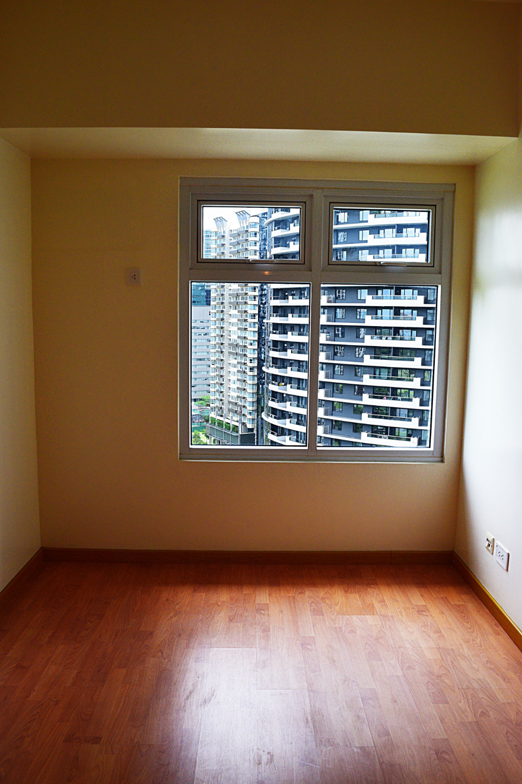                                     1 Bedroom
                                 1 Bedroom Condominium Unit in The Trion Towers big photo 2