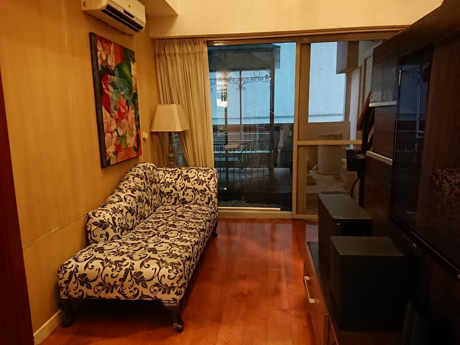                                     2 Bedroom
                                 2 Bedroom Condominium Unit in Legaspi Village big photo 2