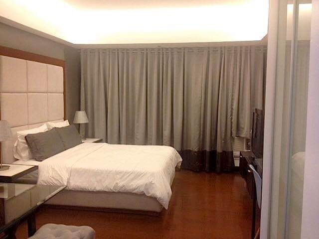                                     1 Bedroom
                                 0 Bedroom Condominium Unit in Legaspi Village big photo 13