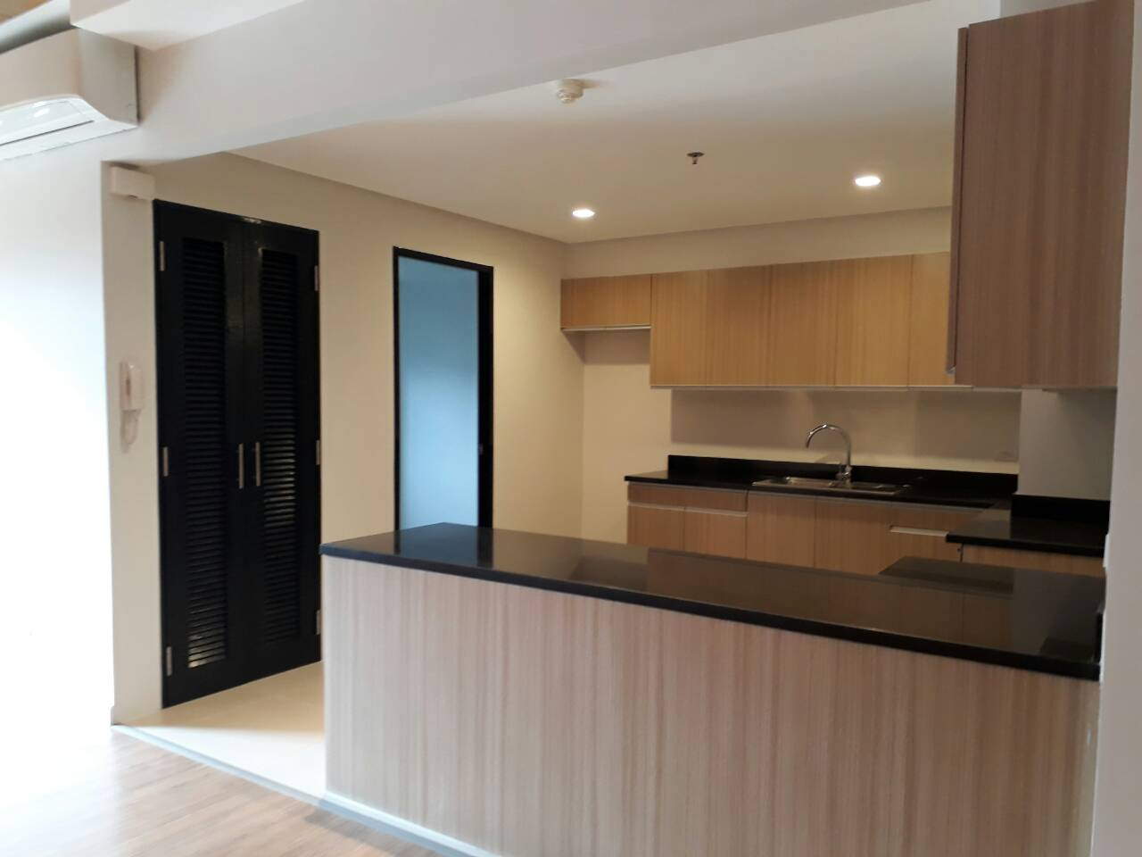                                     2 Bedroom
                                 2 Bedroom Condominium Unit in Bonifacio Global City big photo 4