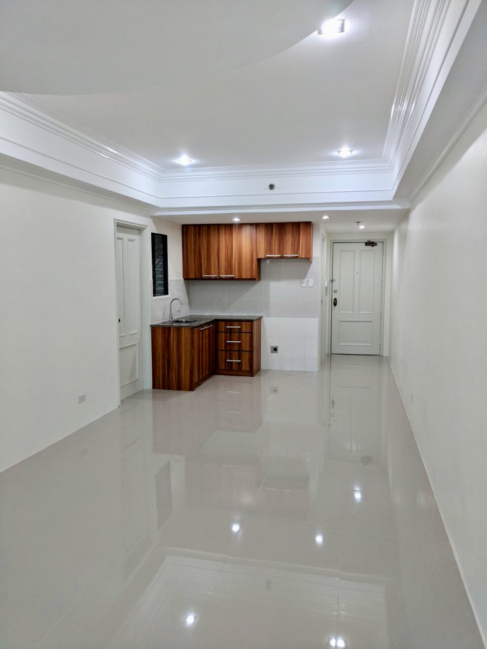                                     1 Bedroom
                                 1 Bedroom Condominium Unit in Rosemont Tower big photo 6