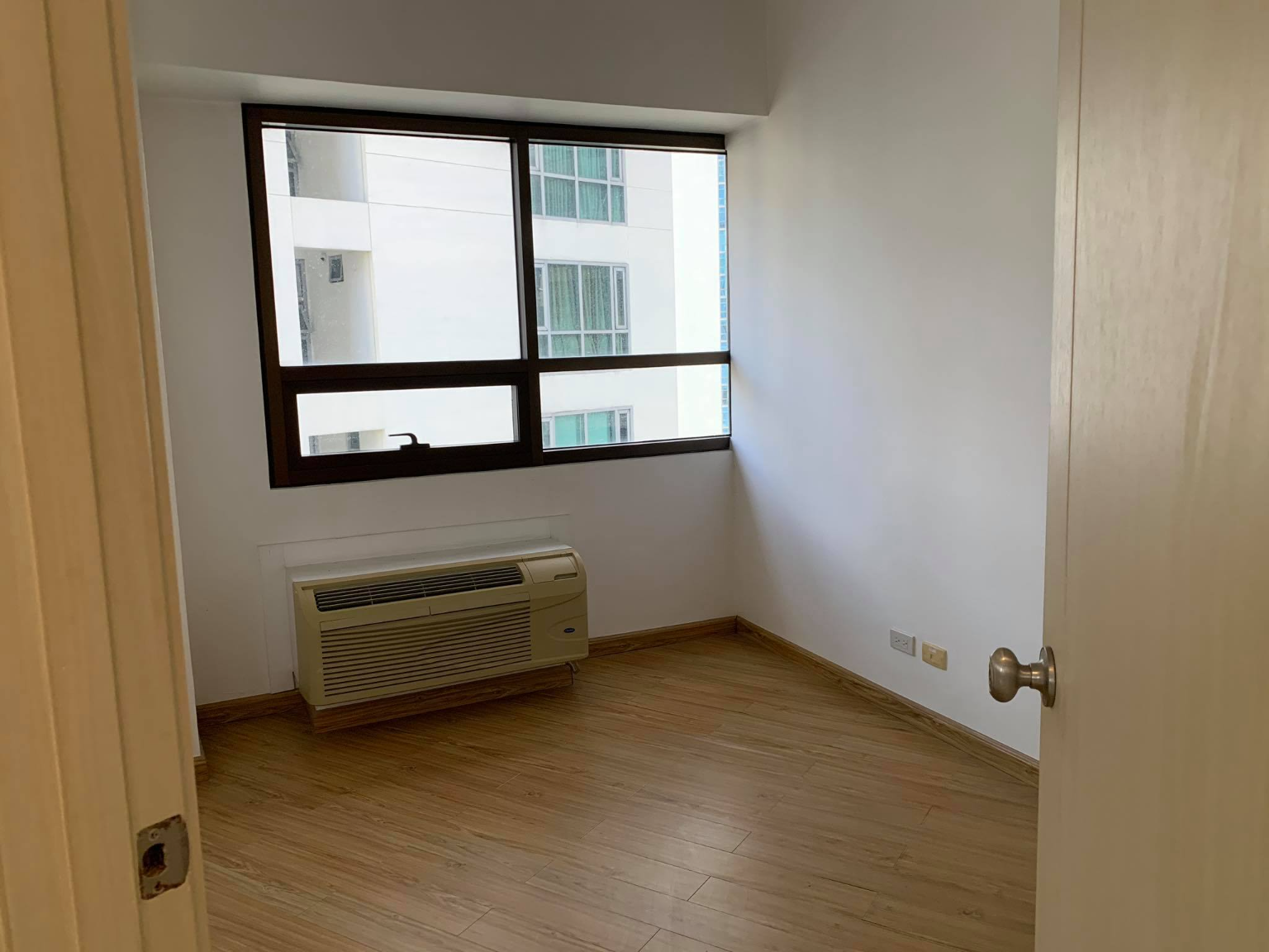                                     2 Bedroom
                                 2 Bedroom Condominium Unit in Bonifacio Global City big photo 9