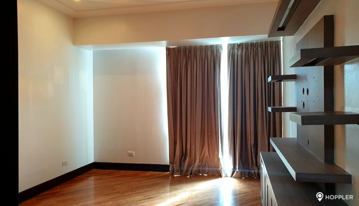                                     3 Bedroom
                                 3 Bedroom Condominium Unit in Rockwell Center big photo 9