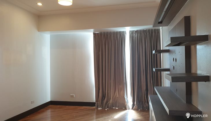                                     3 Bedroom
                                 3 Bedroom Condominium Unit in Rockwell Center big photo 2