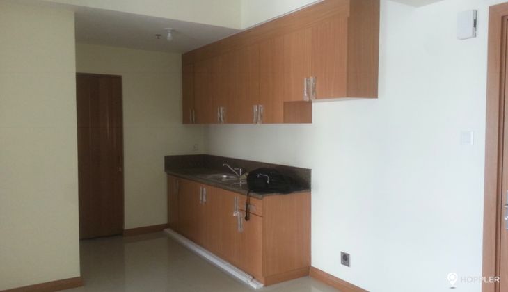                                     2 Bedroom
                                 2 Bedroom Condominium Unit in The Trion Towers big photo 3