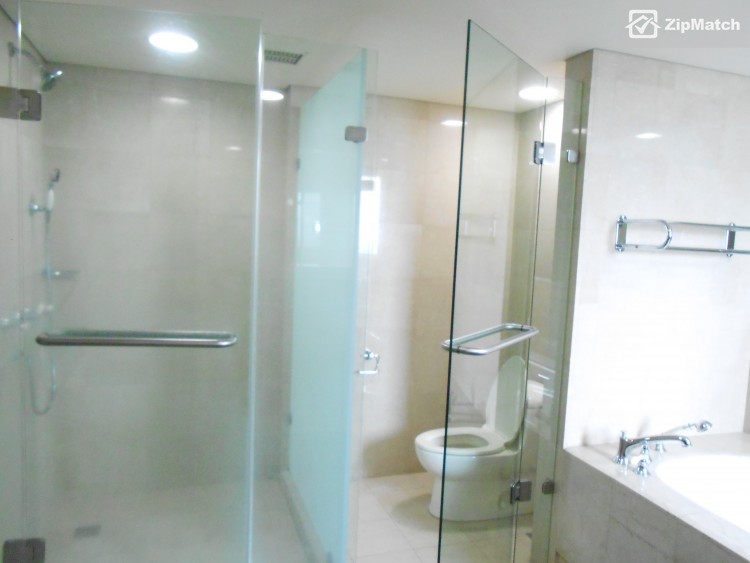                                     4 Bedroom
                                 4 Bedroom Condominium Unit For Rent in One Roxas Triangle big photo 25