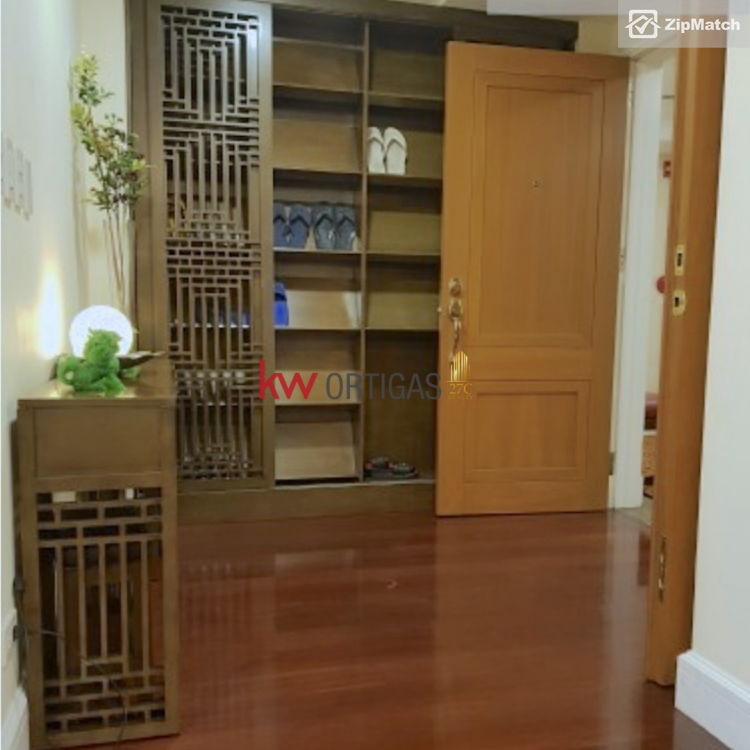                                     3 Bedroom
                                 3 Bedroom Condominium Unit For Sale in One Roxas Triangle big photo 4