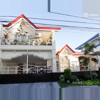 5 Bedroom House and Lot For Sale in Pilar Village