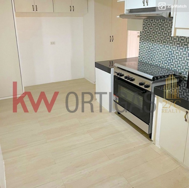                                     3 Bedroom
                                 3 Bedroom Condominium Unit For Sale in Ritz Tower big photo 1