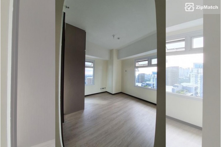                                     3 Bedroom
                                 3 Bedroom Condominium Unit For Sale in The Trion Towers big photo 7