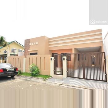 5 Bedroom House and Lot For Sale in pilar village