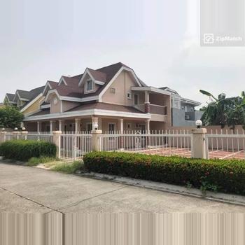 5 Bedroom House and Lot For Sale in Laguna Bel Air