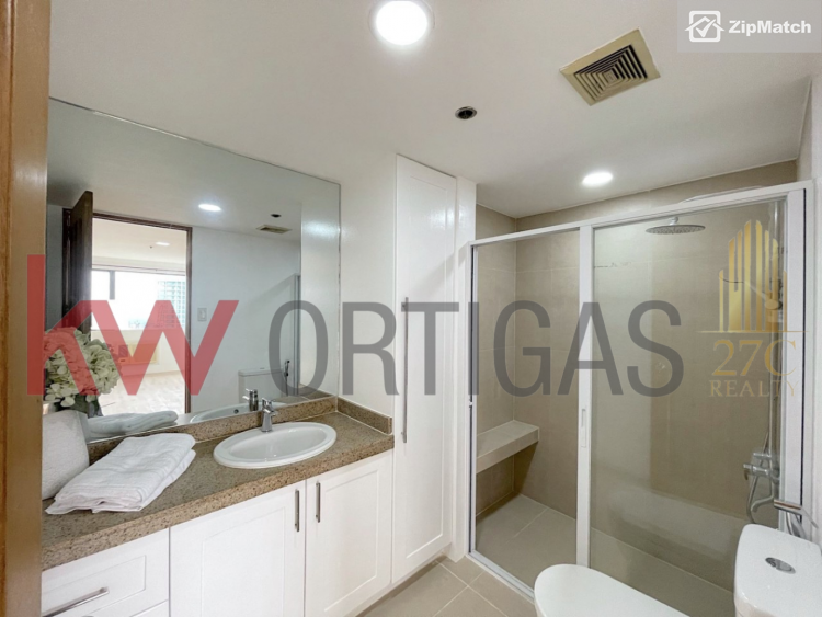                                     3 Bedroom
                                 3 Bedroom Condominium Unit For Sale in Ritz Tower big photo 5