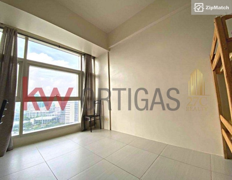                                     0
                                 Studio Type Condominium Unit For Sale in Twin Oaks Place big photo 3