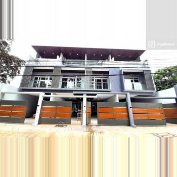 5 Bedroom Townhouse For Sale in Diliman
