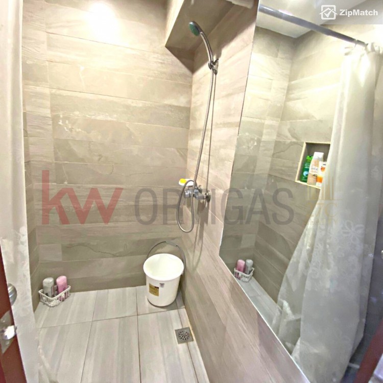                                     1 Bedroom
                                 1 Bedroom Condominium Unit For Sale in Gilmore Tower big photo 4