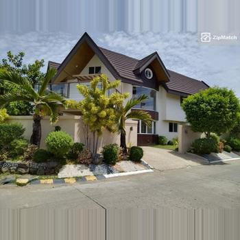 5 Bedroom House and Lot For Sale in bf homes paranaque