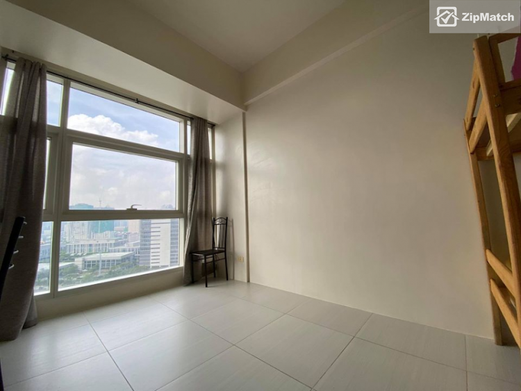                                     0
                                 Studio Type Condominium Unit For Sale in Twin Oaks Place big photo 3