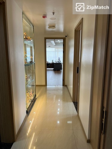                                     4 Bedroom
                                 4 Bedroom Condominium Unit For Sale in The Salcedo Park Twin Towers big photo 16