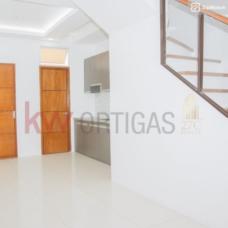                                     4 Bedroom
                                 4 Bedroom Townhouse For Sale in Marilag big photo 3