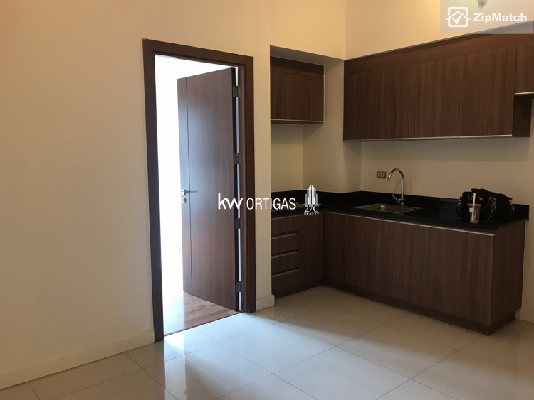                                     1 Bedroom
                                 1 Bedroom Condominium Unit For Sale in The Sapphire Bloc big photo 5