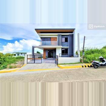 4 Bedroom House and Lot For Sale in Vista Grande Bulacao