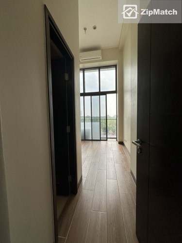                                     4 Bedroom
                                 4 Bedroom Condominium Unit For Sale in McKinley West big photo 12