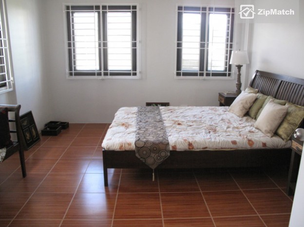                                     3 Bedroom
                                 Sta Ana Large Townhouse big photo 5